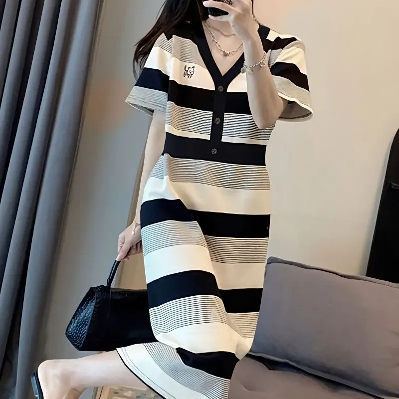 

Extra large striped dress Short sleeved medium length dress Sports casual dress black dressknitted dresses women dress