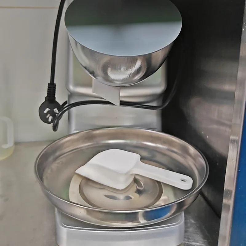 Factory Direct Sales Electric Ice Crusher Machine Commercial Household Use Stainless Steel Blade High-Speed Slush Machine