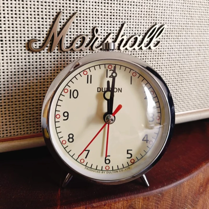 

Vintage Metal Table Clock Silent Quartz Movement Alarm Clock Classic Desk Decor Elegant Versatile Home Office Accessory