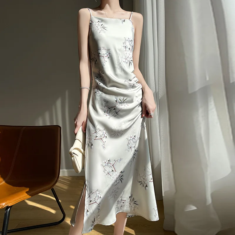 الحرير الساتان 2025 صيف جديد المرأة كلمة واحدة طوق الحمالة فستان مزاجه تنوعا طباعة زهرة فستان