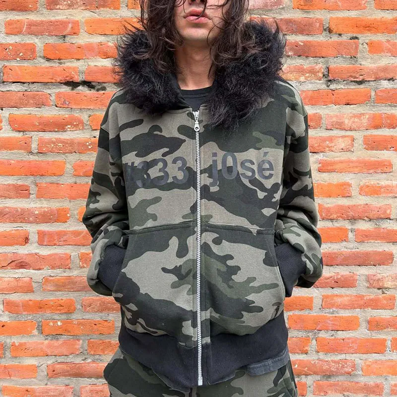 

Американский уличный камуфляжный свитер с ретро-воротником из меха, декоративной молнией и капюшоном, унисекс, осенне-зимний тренд 2026, новый свитер