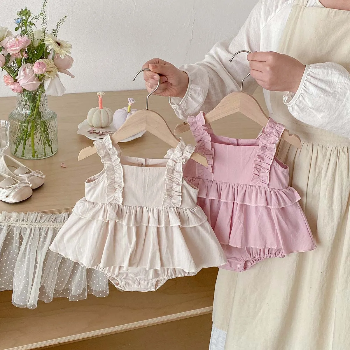 Girls' summer new product 2026 camisole jumpsuit baby Korean version stylish lace bag fart hoodie skirt