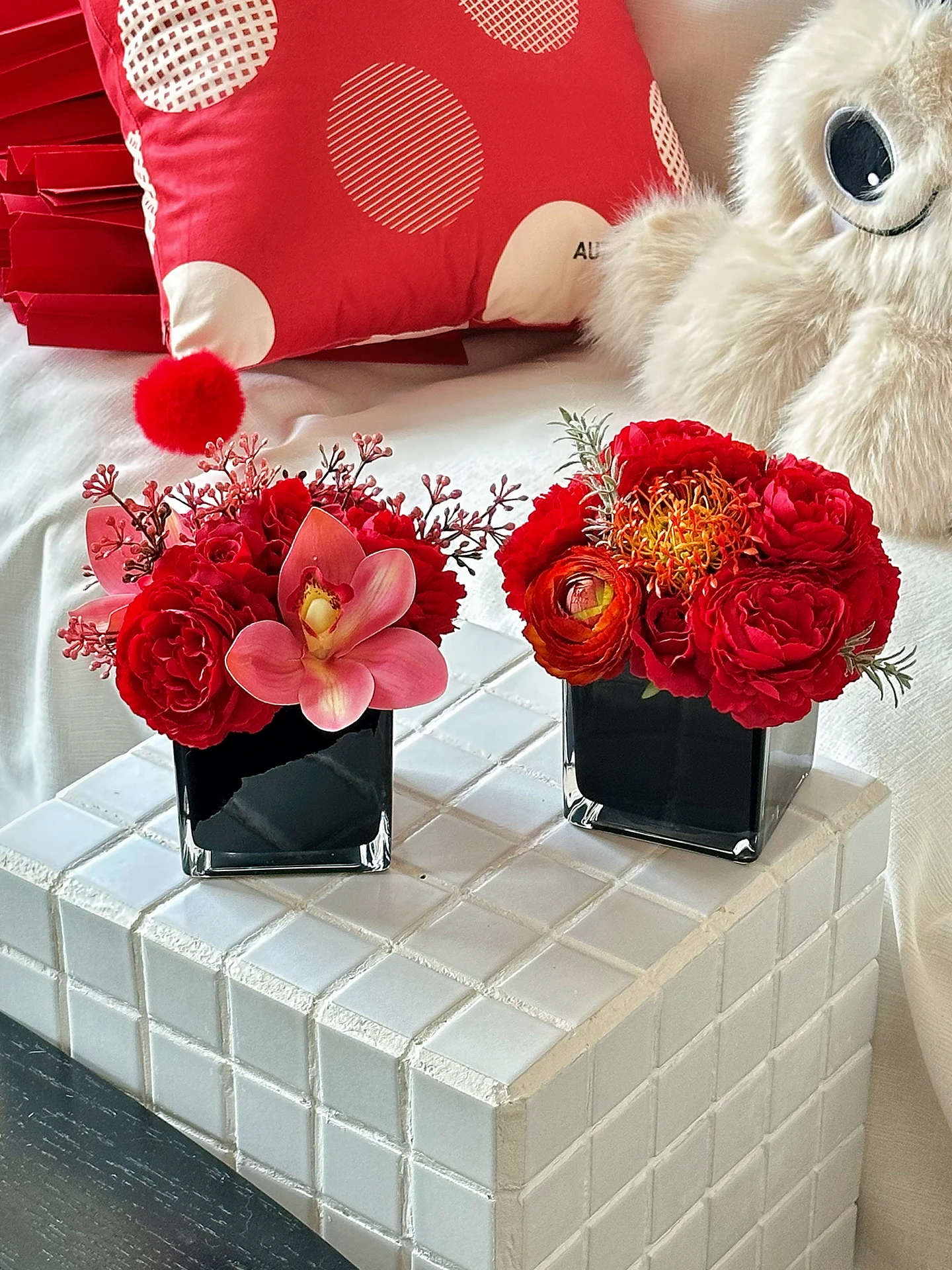 

Красные искусственные цветы класса люкс для декора гостиной и обеденного стола, шелковые цветы, новогодние и свадебные украшения для комнаты