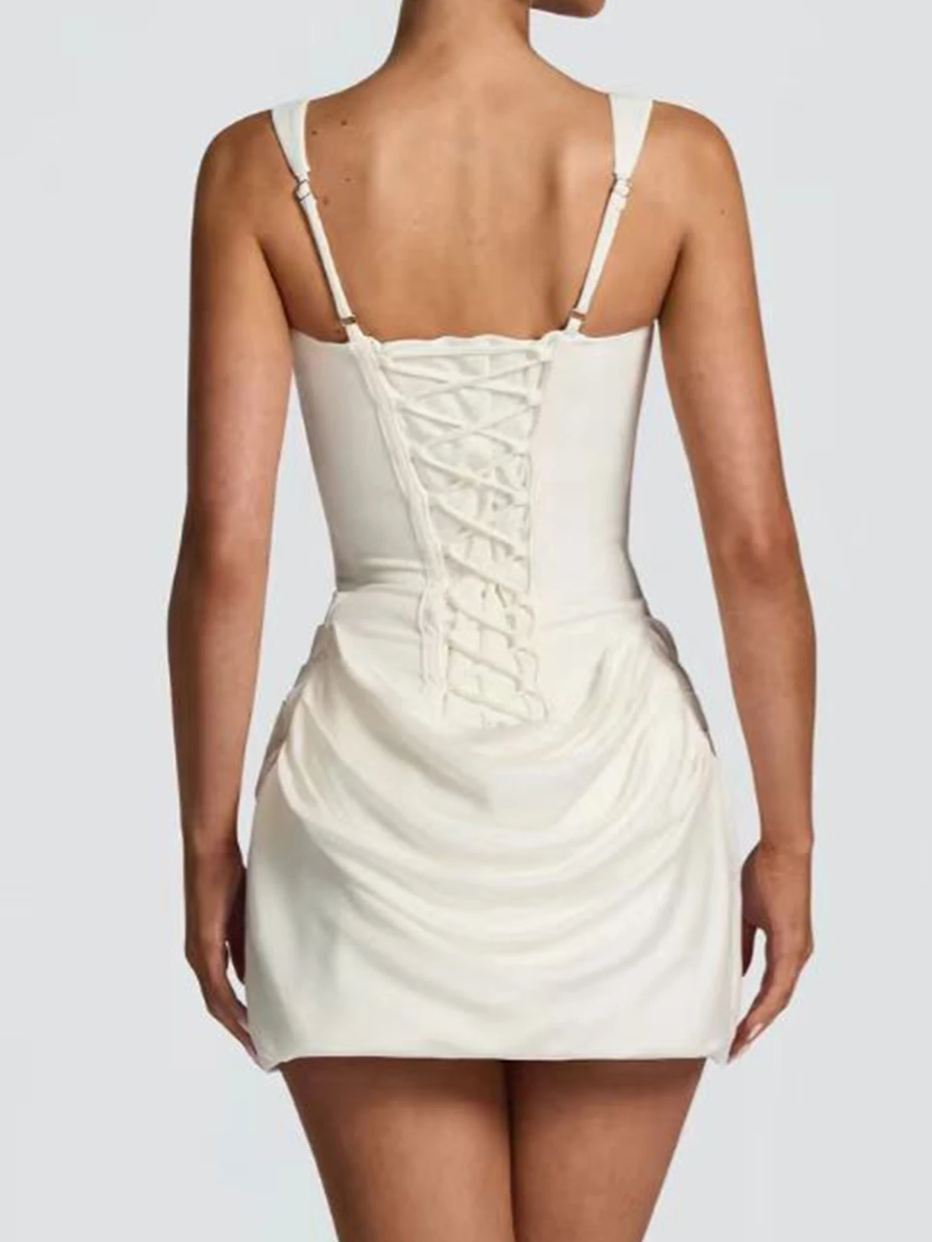 فستان صيفي أبيض مثير بدون ظهر سهل الارتداء للنساء فساتين أنيقة لحفلات أعياد الميلاد فساتين سهرة قصيرة ضيقة