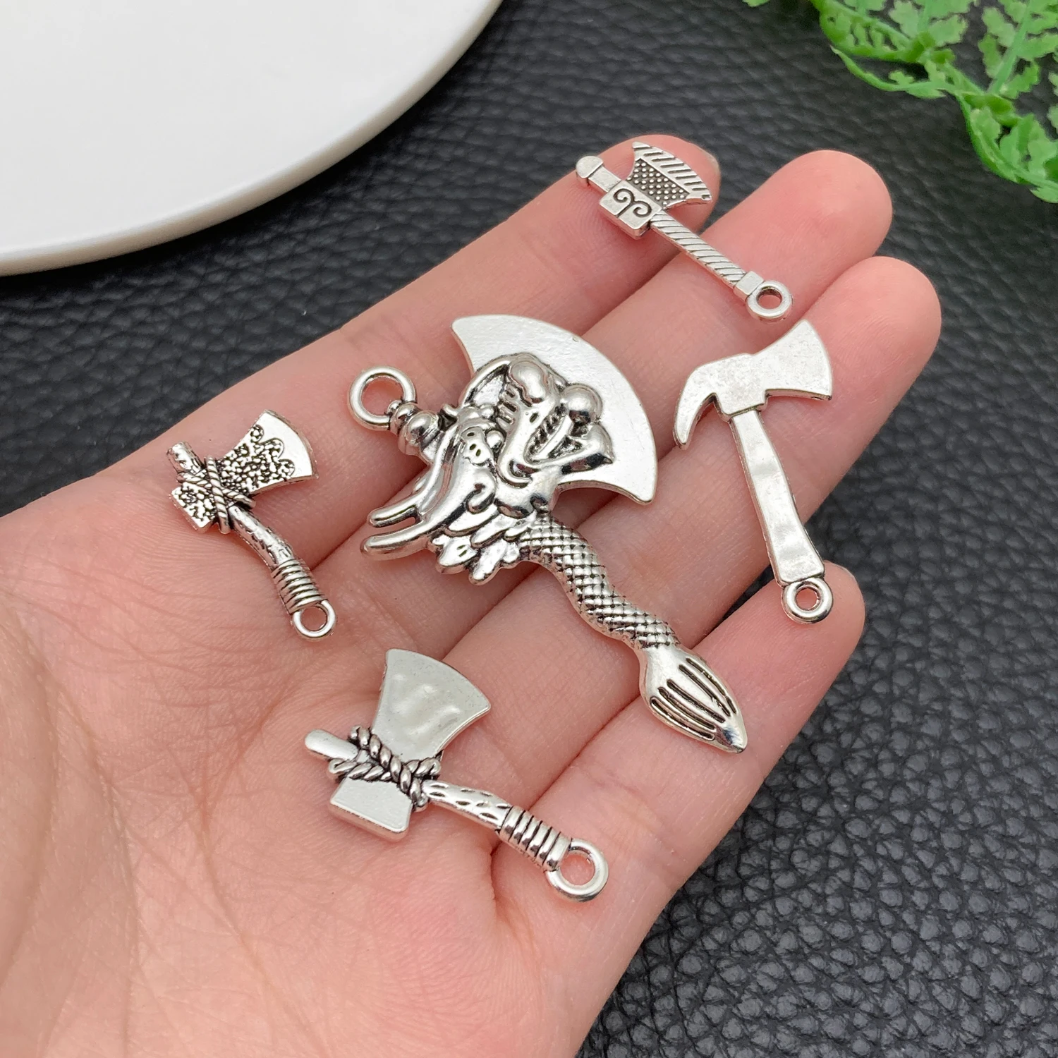 12 unids/set nuevo estilo chino Retro cabeza de dragón hacha colgante-Punk Hip Hop hacha de batalla fundida para accesorios de joyería hechos a mano DIY