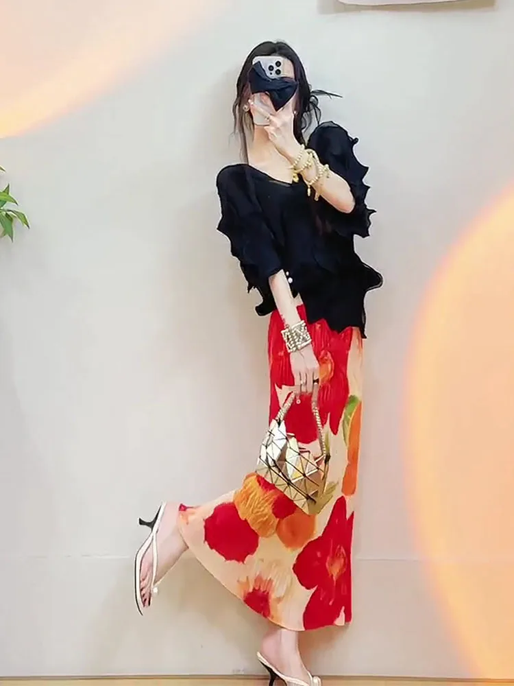 

Black V-neck Floral Print Top Skirt Set Summer Fashion Crease Women's Ensemble Short Sleeve round Neck Two-Piece Set Polyester