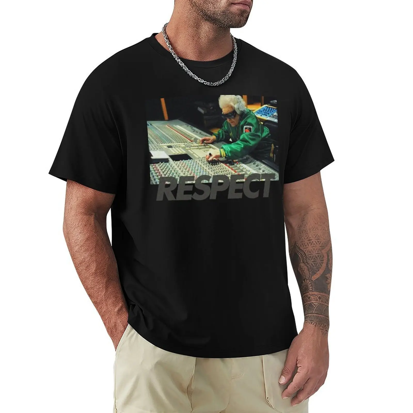 Respect the DJ T-Shirt Festive Simple T-Shirt
