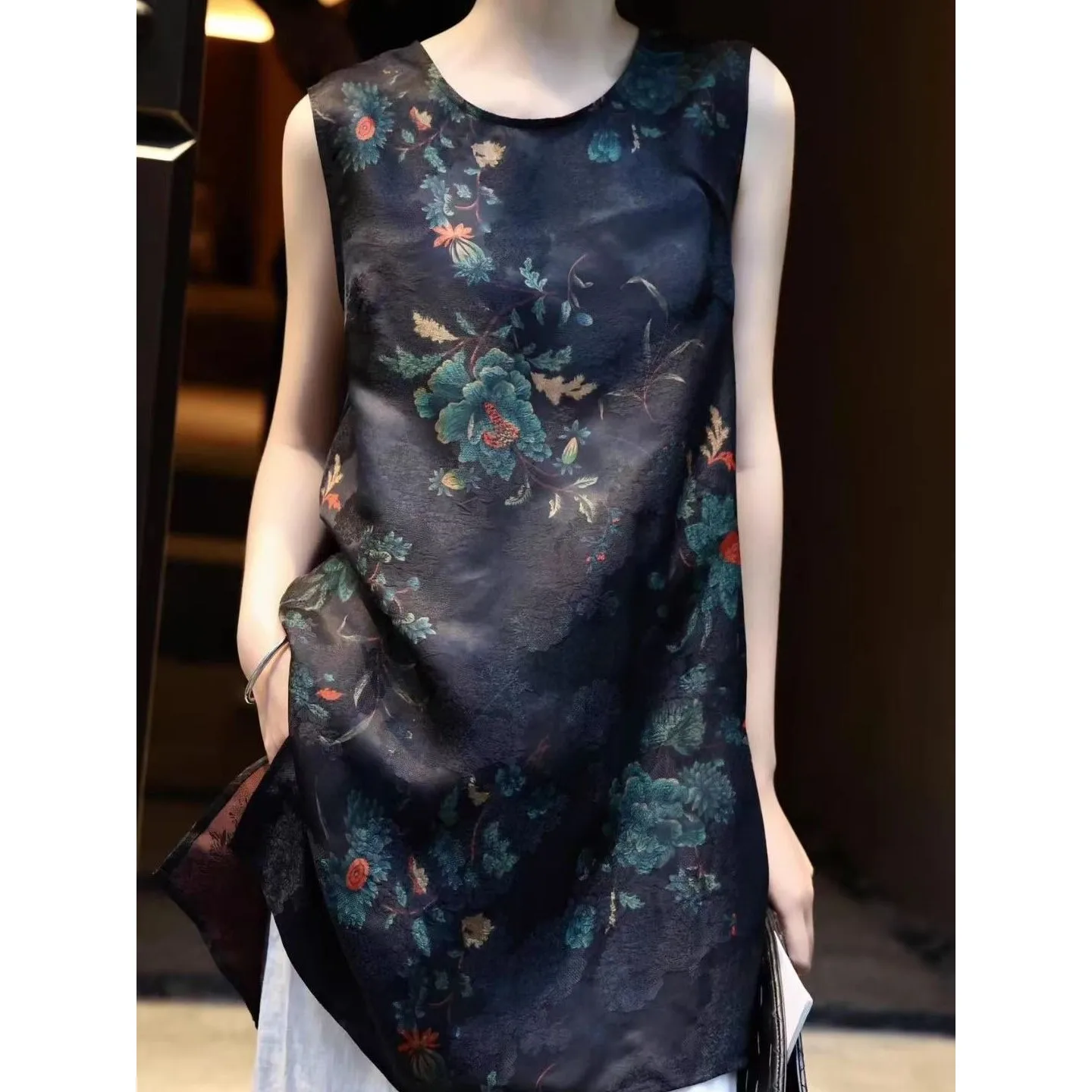 

Summer 2025 Women's Svel round Ne Mid-Length irt Ele Faionable Outerwear with Slit Simple Sle Polyester Fiber