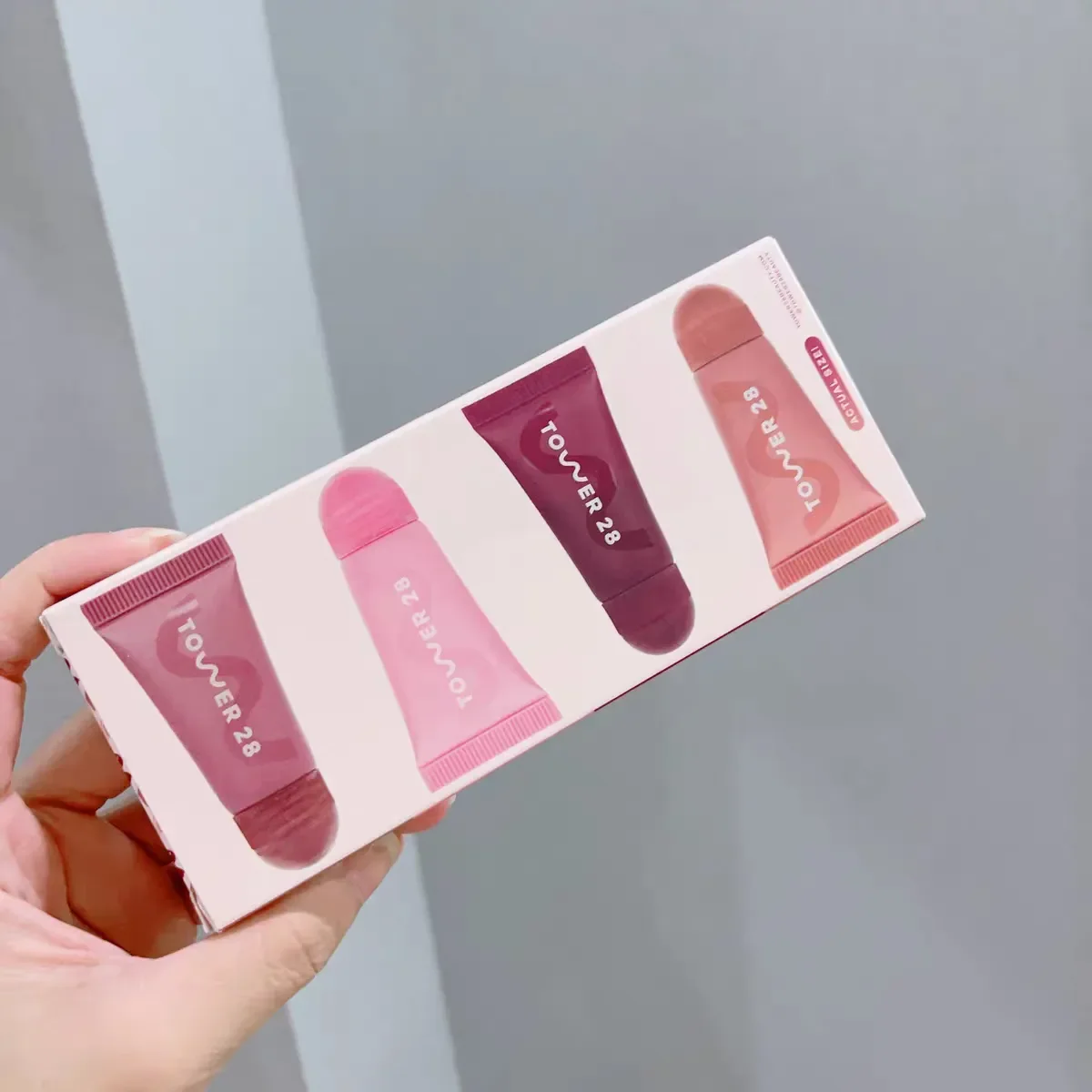 Torre de brillo de labios 28 Softies de belleza Lip Plumper 5g 4 Uds Mini Set maquillaje lápiz labial líquido caja de regalo Kit cosméticos para labios