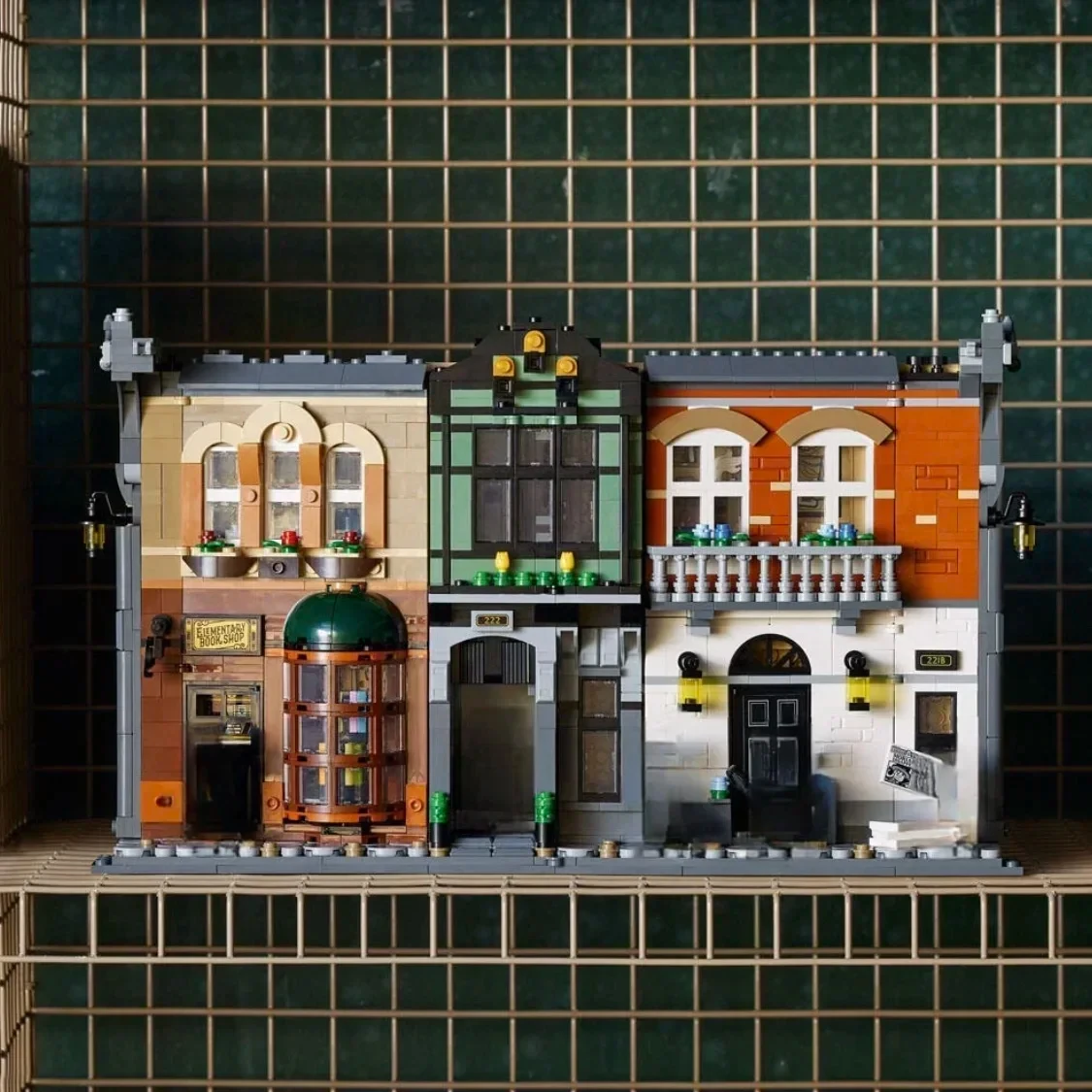The new Sherlock Holmes Conspiracy World Bookshelf building block brick model decoration 10351 children's toys Holiday gifts