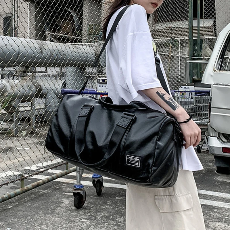 

Men Soft PU Casual Travelling Handbag Simple Large Space Luggage Bag with Interior Pockets Daily Short Trip Crossbody Bag