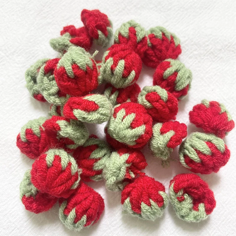 

100 шт./лот, 2 см, клубничная тканевая паста, вязаная крючком ручной работы, вязаная аппликация, лоскутное рукоделие, швейные аксессуары, пряжа своими руками,
