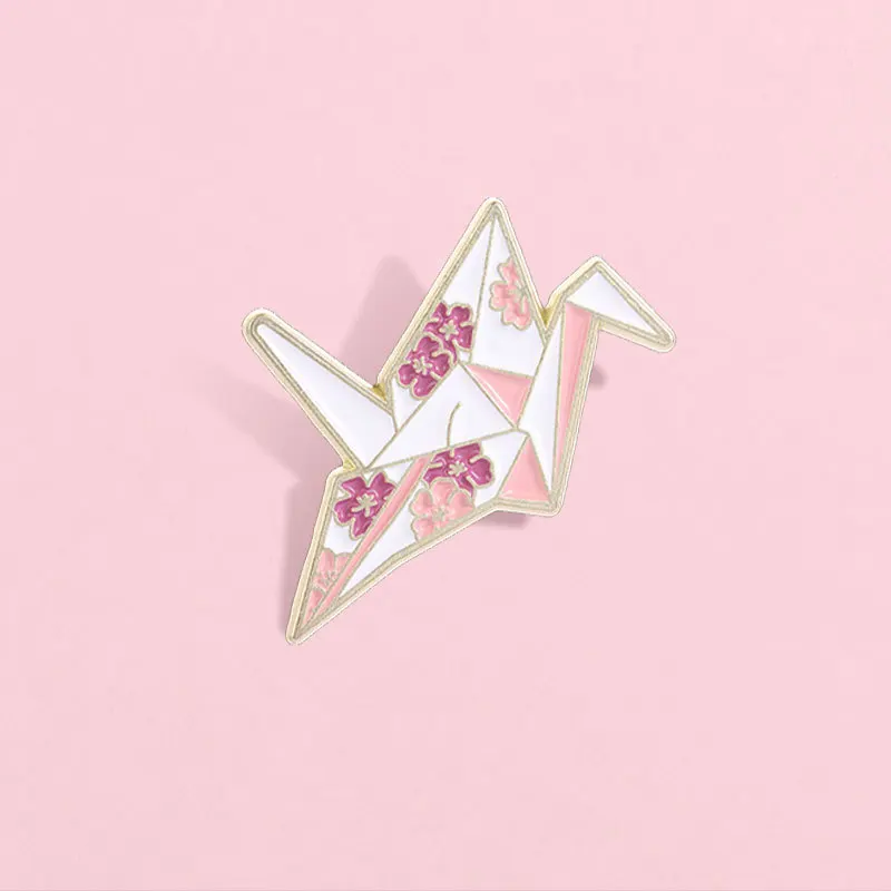 Vintage Brooches Cartoon Origami Cranes Metal Badges Small Gifts Wholesale Bag Pins for Caps Brooch Cap Pin Backpack Accessories