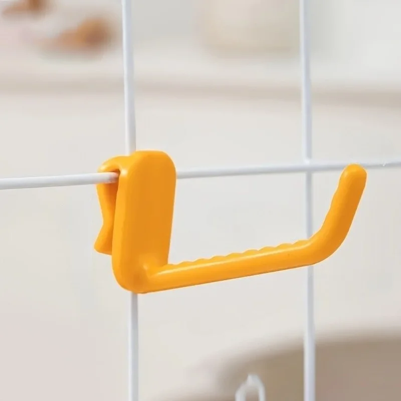 Grid Wall Wire Mesh Storage Hooks, Plastic Clip-On Pegboard J Hooks, Anti-Slip Grid Panel Organizer Hanging Hooks for Display Rack Closet Decor Wholesale