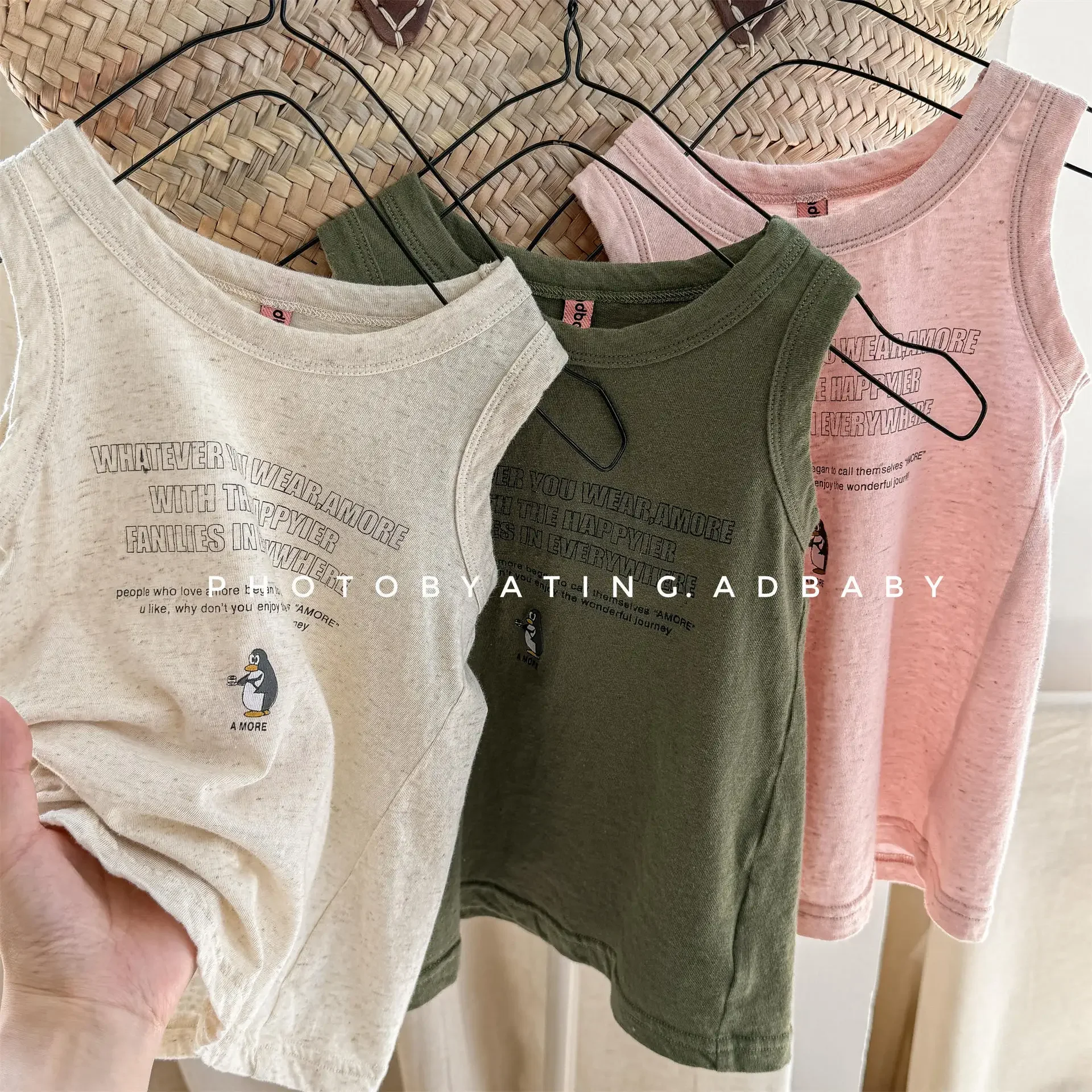 

2023 летний новый жилет без рукавов для девочек, детские тонкие хлопковые футболки, свободные топы для мальчиков с буквенным принтом, детский повседневный жилет, детская одежда