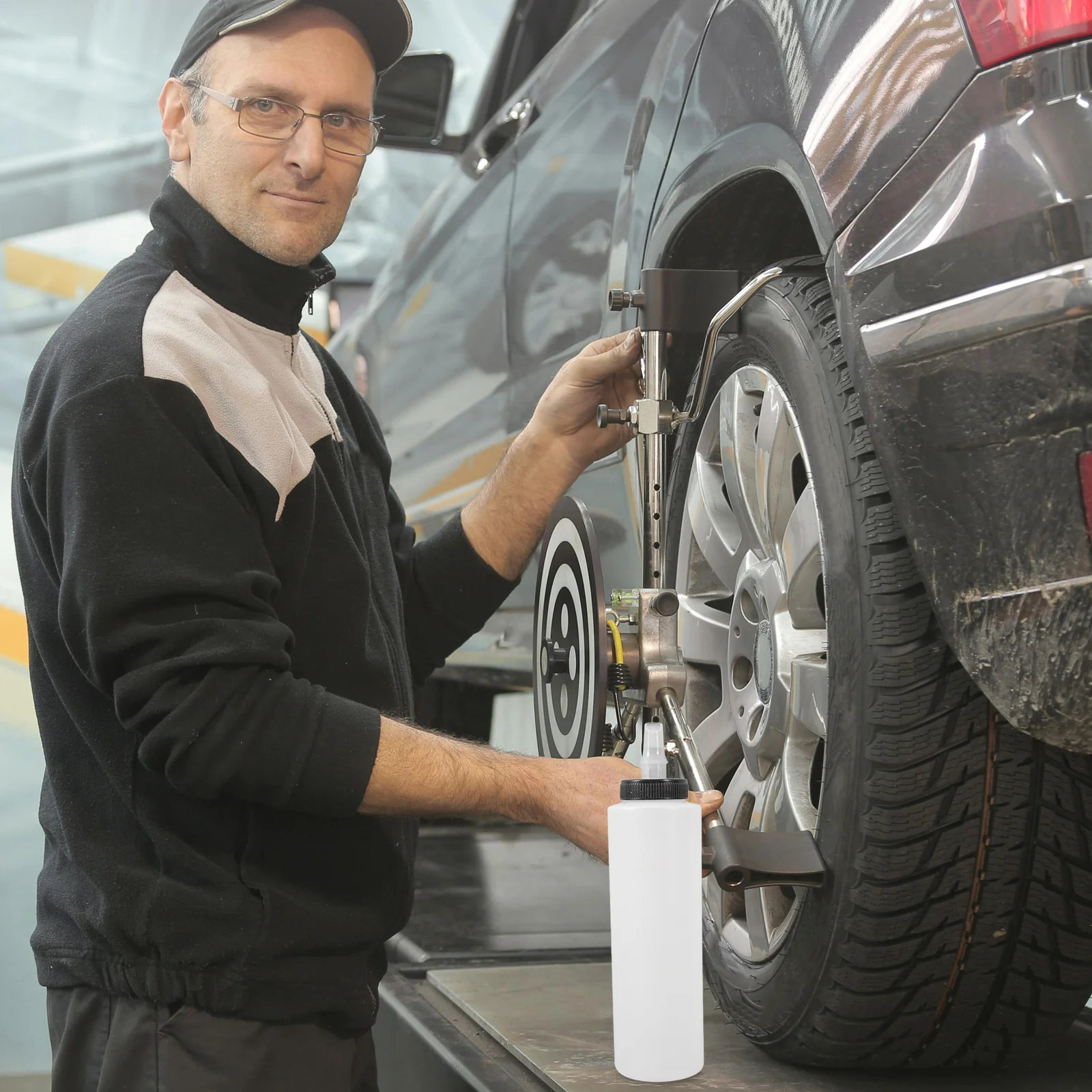 

400ml Plastic Squeeze Bottle with Cap Car Wax Polish Empty Dispensing for Various Lotions Vehicles Durable Ergonomic Design