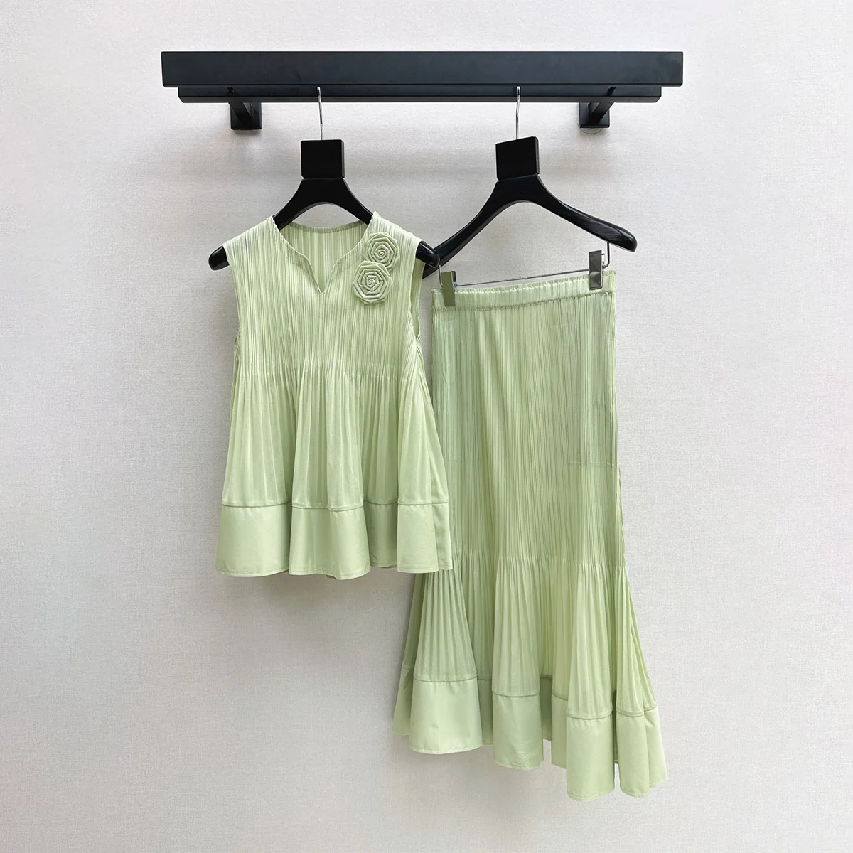 2026 High quality women's spring and summer fresh color pleated split skirt set--hb723
