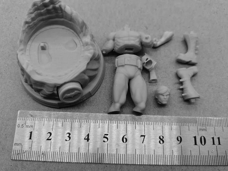 1/24 Scale 75mm Superhero Resin Model Building Kits Figurine Minis Boy Toys Die-casting Unassembled and Unpainted Hobby Diorama