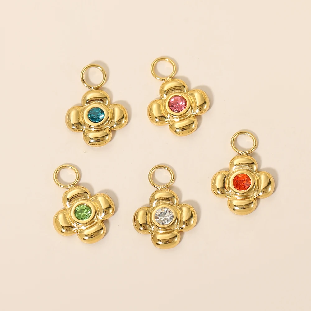 Kleine Blumen Klee Zirkon Charm Anhänger für Halskette Anhänger Edelstahl vergoldet CZ DIY handgemachte Schmuckherstellung