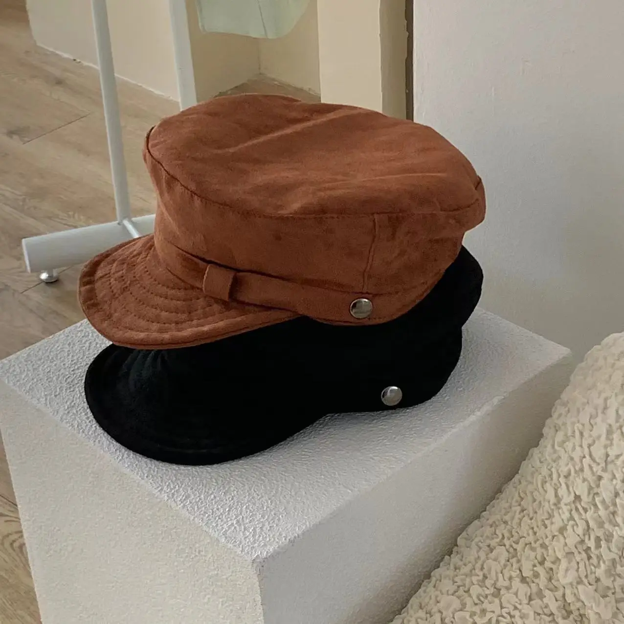 Winter Suede Versatile Bent Brim Octagonal Hat Short Brim Newsboy Cap Men And Women Outdoor Simple Cap Golf Cap