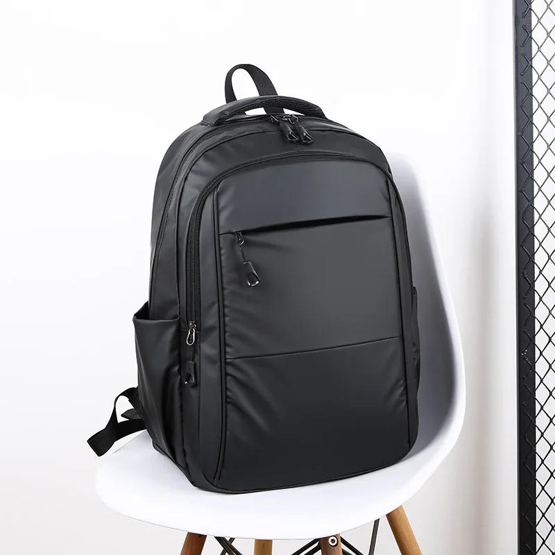 Large capacity business commuting backpack