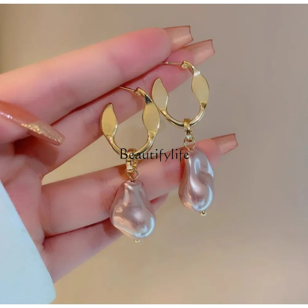 

Irregular pearl retro earrings French long fashion temperament exaggerated earrings