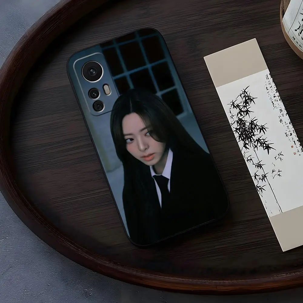 I-Itzy Kpop Phone C… - image