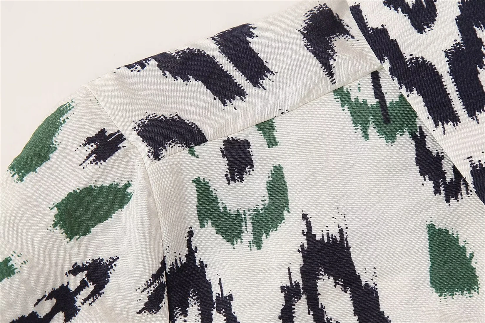 فستان نسائي قصير مطبوع عصري 2025 طية صدر السترة تصميم جميل وأنيق وصول جديد