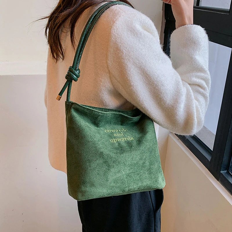 Damen-Handtasche aus Wildleder mit großer Kapazität und Buchstabenmuster, magnetische Schnalle, Samt, PU-Unterarmtasche im Retro-koreanischen Stil – Detail 10