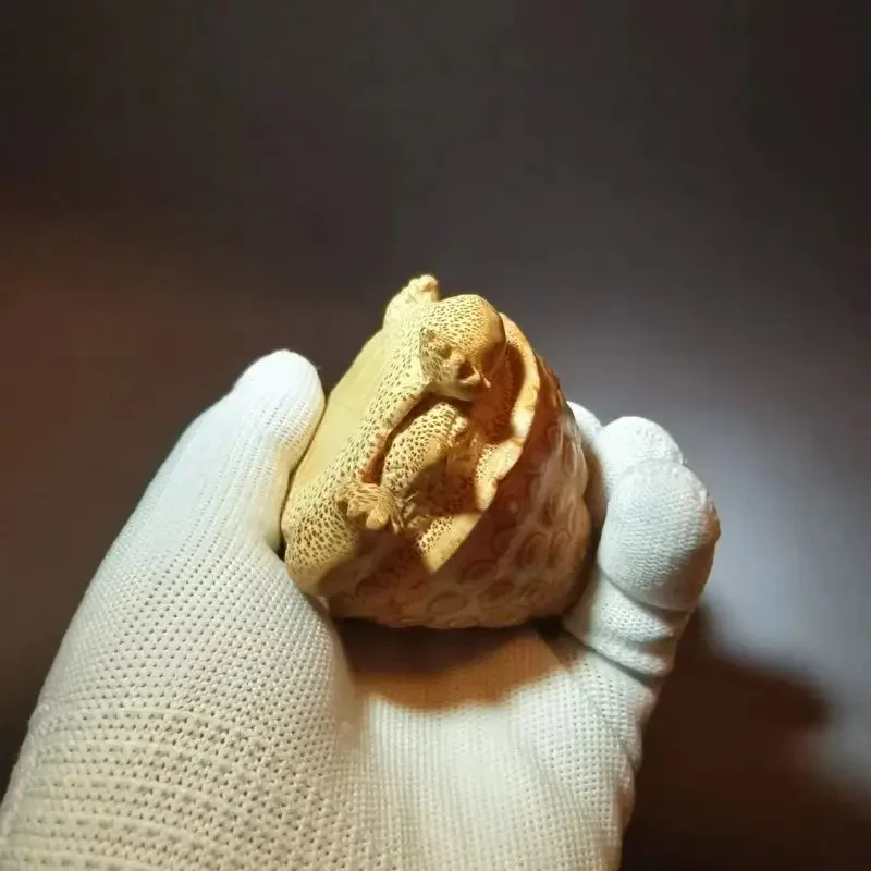 The teacher is purely handmade, ten-year-old material carving, bamboo root carving sea turtle, Wenwan hand piece