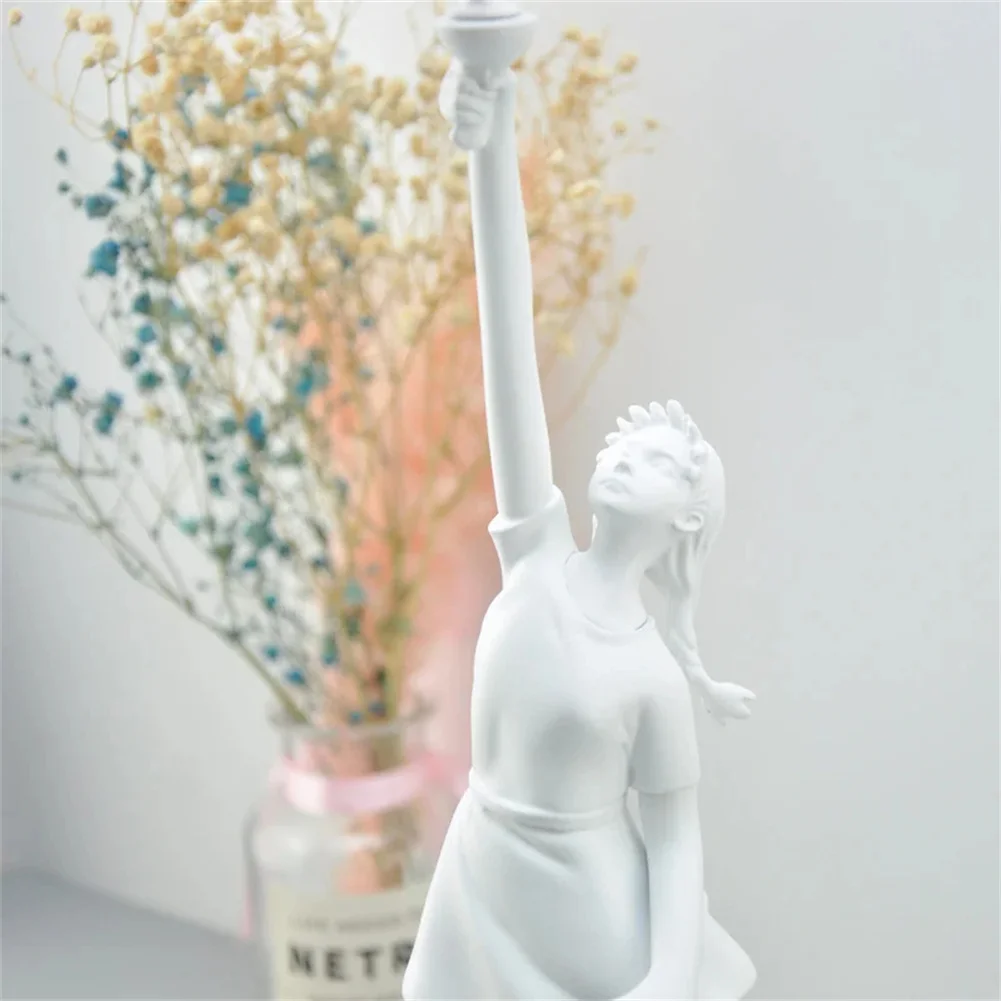 Imagem -05 - Modern Banksy Flying Balloon Estátua Girl Art Escultura Artesanato Moderno Nórdico Ornamentos Decorações da Sala Home Decor