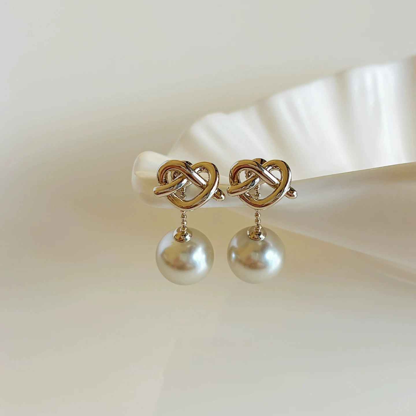 orecchini-con-perle-e-nappine-raytimone-eleganti-accessori-di-moda-a-forma-di-cuore-per-donne-design-originale