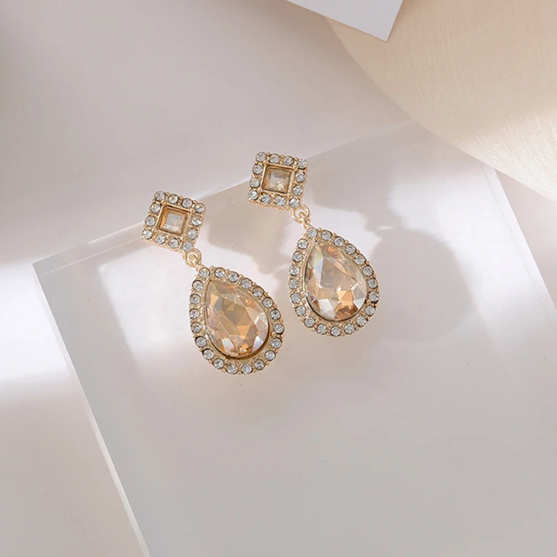 Vintage Waterdrop Champagne Crystal Rhinestone Clip on Earrings for Women No Piercing Femininity Wedding Party Jewelry Gift