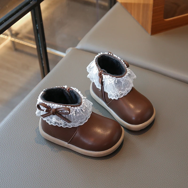 

2025 детские короткие сапоги Pincess для девочек, новая зимняя модная обувь в корейском стиле на мягкой подошве, нескользящая универсальная элегантная обувь на шнуровке