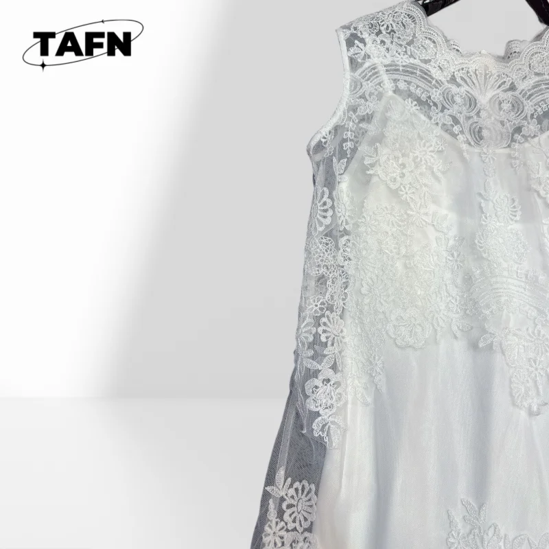 Vestido maxi estilo praia com alça espaguete para mulheres com saia em camadas e gravata de tecido leve e fluido Great Trave Daily AH01101