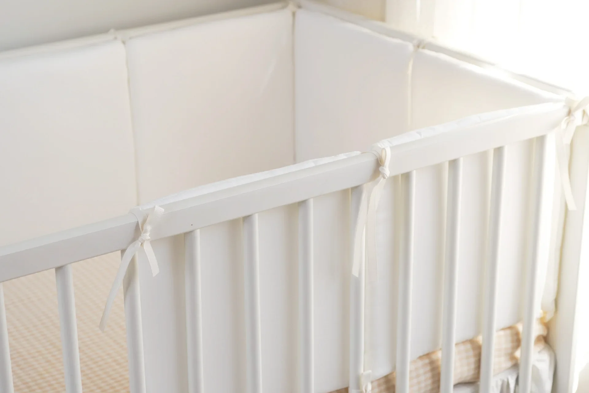 6pcs/set Solid Color Baby Crib Bumpers Fence Baby Bed Rail Anti Collision Guard Rail White Soft Splicing Bed Side Cushion