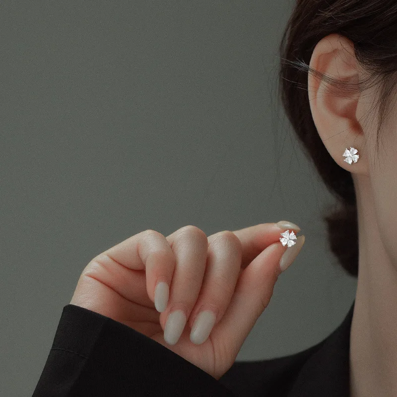 Metiseko 925 أقراط فضة واضحة زركون أقراط ماجيك أربع أوراق البرسيم مطلي البلاتين للنساء محظوظ لطيف 2022