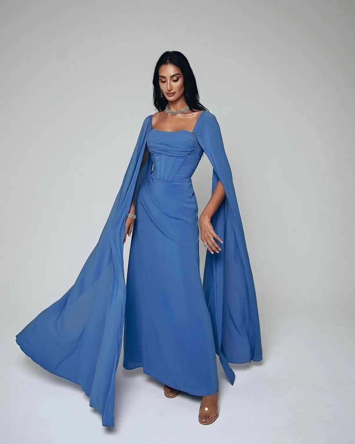 فستان حفلات شيفون أزرق مخصص في المملكة العربية السعودية أنيق بياقة مربعة على شكل حرف a فستان سهرة كلاسيكي بطول الأرض فساتين المشاهير