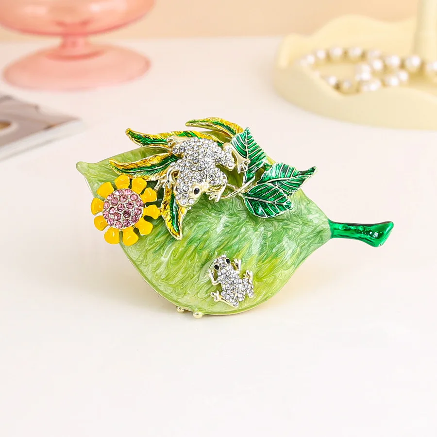 

Zml bougainvillea diamond-studded magnetic flip jewelry box, ring box, enamel craft small ornament storage box