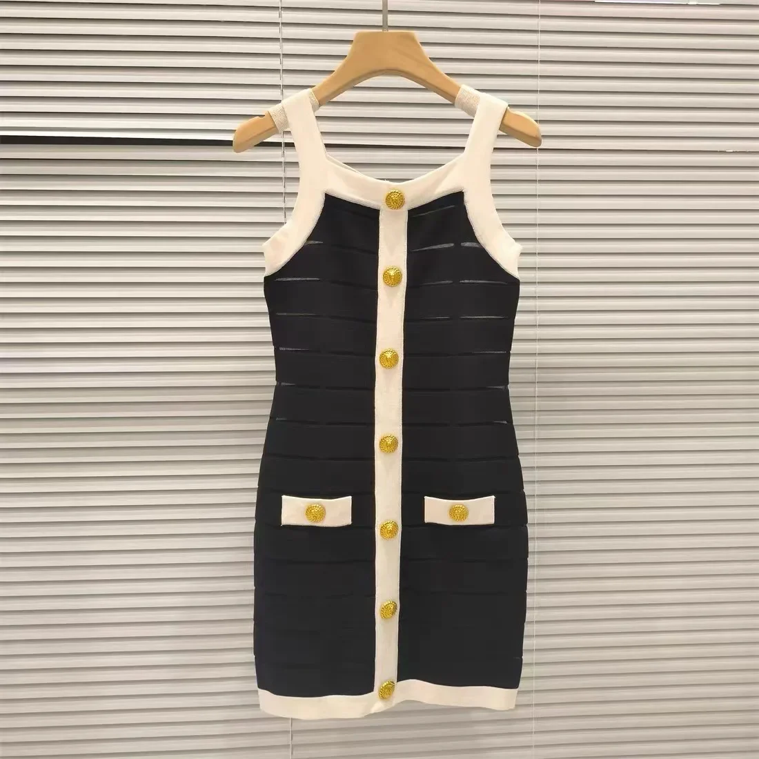 Vestido ajustado de punto negro para mujer, minivestido sexy de fiesta con tirantes sin mangas, ropa de verano 2024