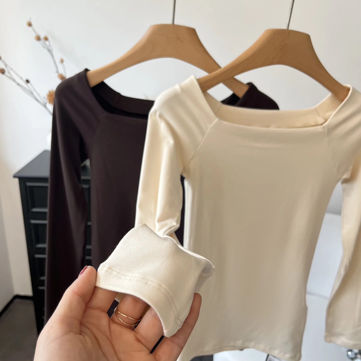 Nordic Minimalist Style Women's Slim Fit Knitted Long Sleeve Base Shirt M-Series Fashionable One-Shoulder T-Shirt Cotton