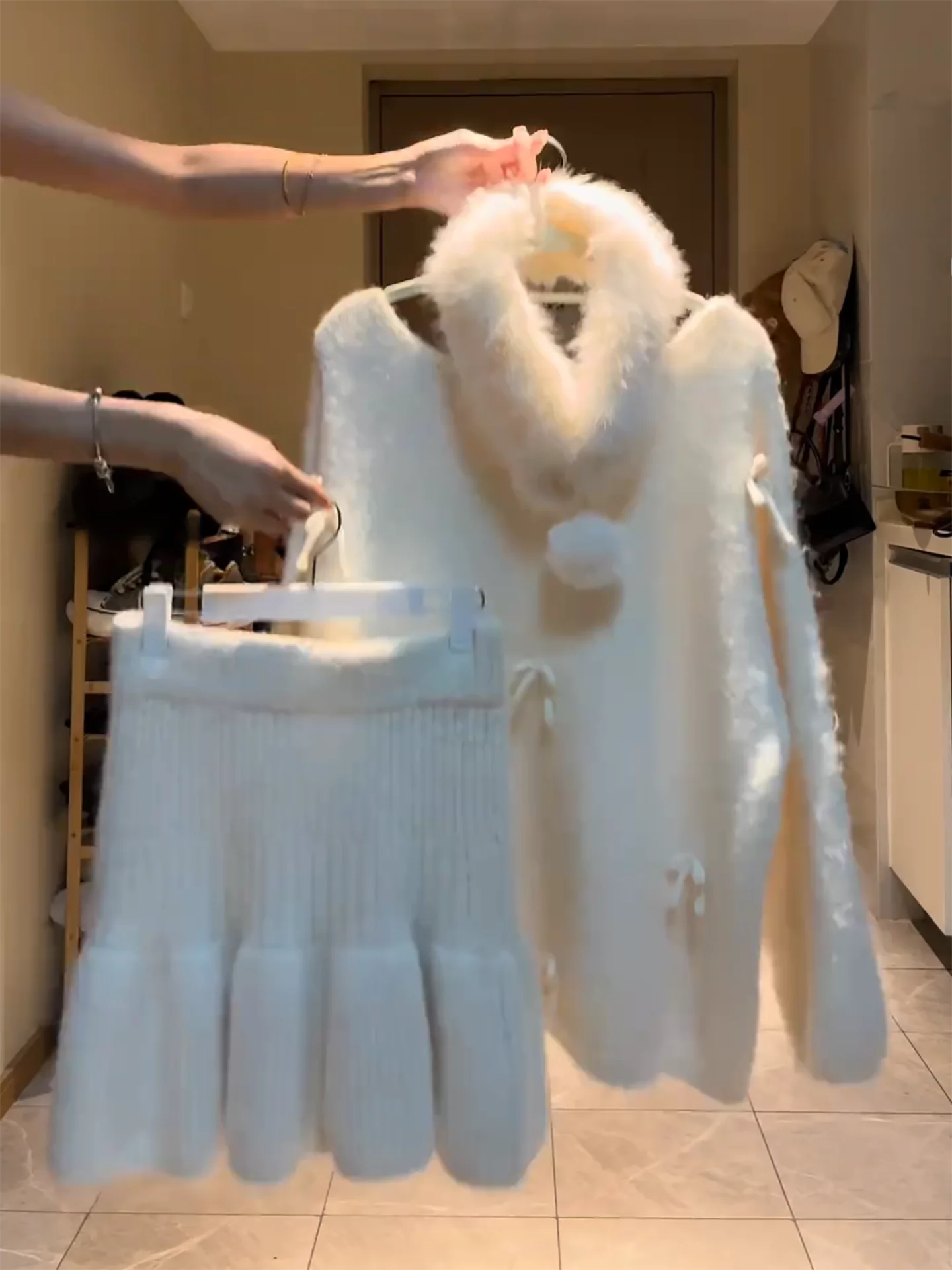 겨울 신상 여성 투피스 세트, 니트 스커트와 리본 퍼 칼라 탑, 캐주얼하고 따뜻한 의류...