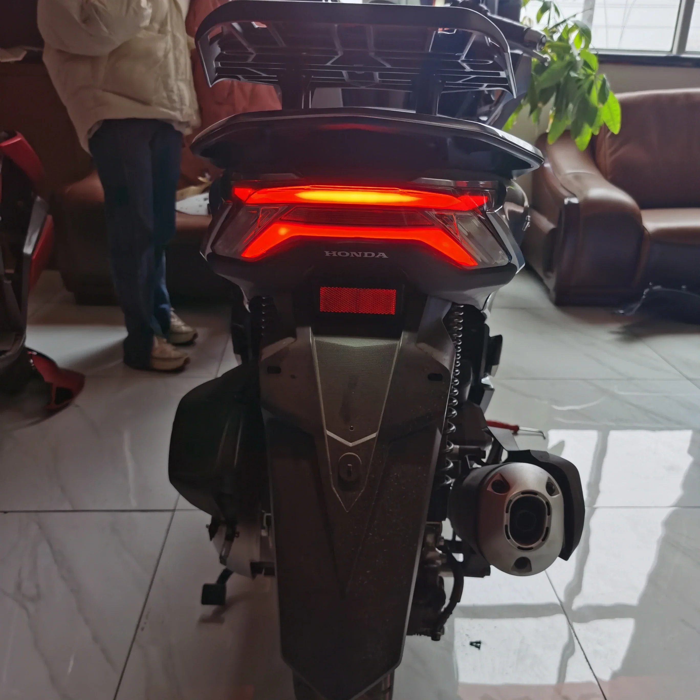 متوفر في المخزون JPA PCX 125 160 2021 الأصلي LED بدوره إشارة دراجة نارية الضوء الخلفي وقف مصباح لهوندا PCX150