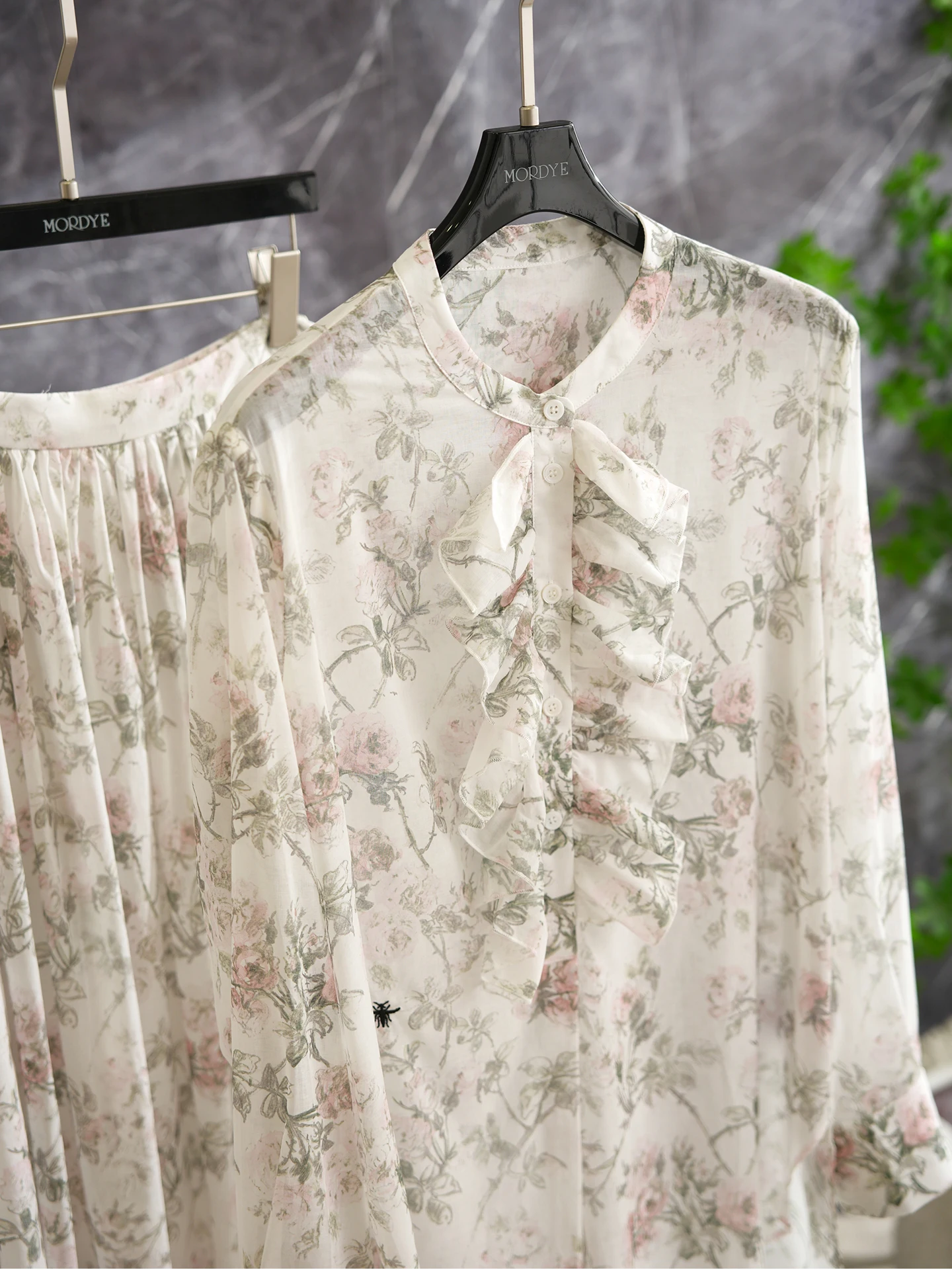 

Elegant Floral Print Bee Embroidery Long Sleeve round Neck Sunshade Cover Shirt Cotton Original Design Loose Fit Women's Shirt