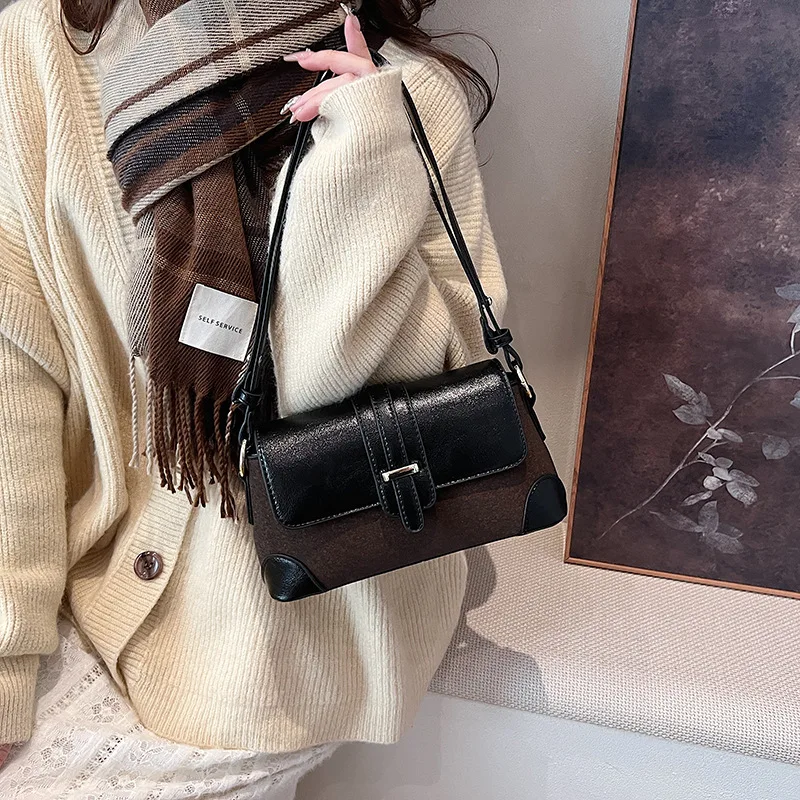 2025 Advanced French Splicing Retro Underarm Bag with a Niche Design and Color blocked Fashion Shoulder Bag
