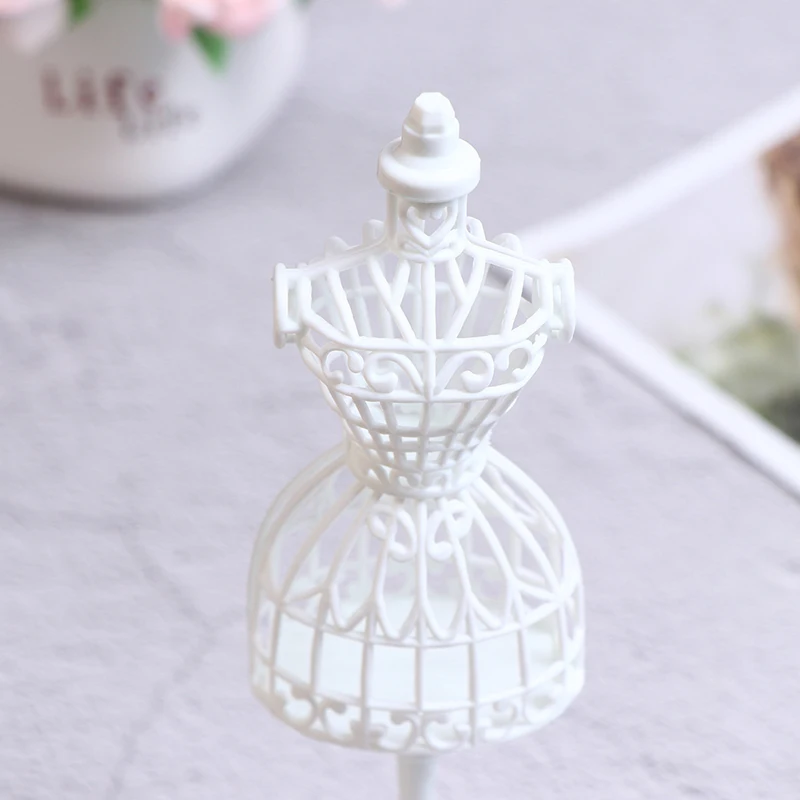 ไม้แขวนเสื้อตุ๊กตาคุณภาพดี 1 ชิ้น ของขวัญตุ๊กตาเด็กผู้หญิง สำหรับอุปกรณ์ตกแต่งบ้าน