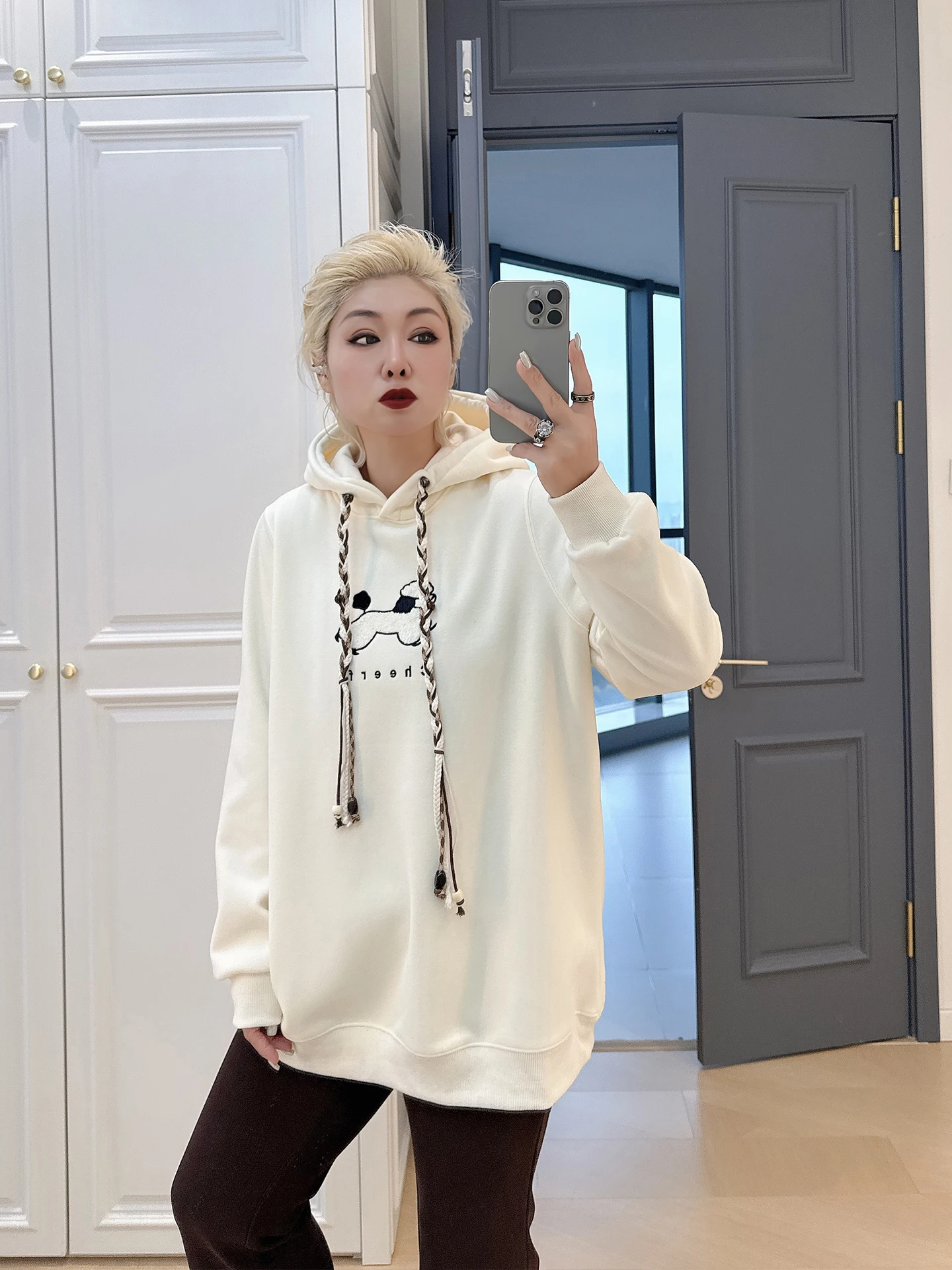 レトロアンチエイジングフード付きスウェットシャツプラスサイズ婦人服スリミング200ポンド脂肪MMルーズカジュアルスタイルフリース裏地付きトップ