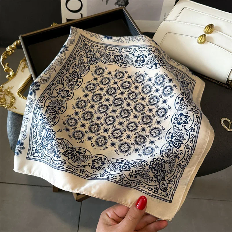 Nuovo Design imitato sensazione di seta sciarpa di raso floreale donna stampa fazzoletto da collo Hijab capelli da donna mano polso testa scialle Bandana 70cm