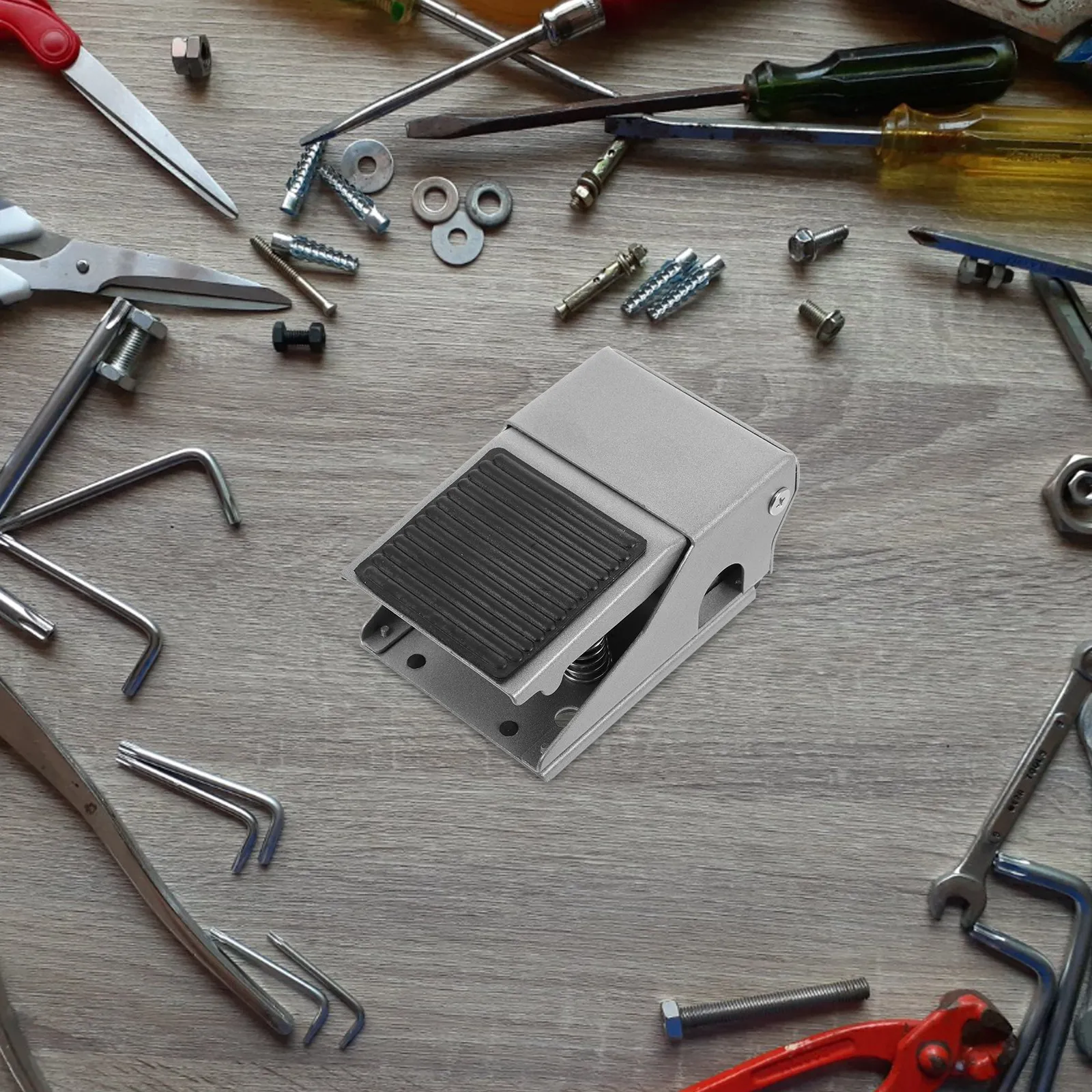 Vanne de contrôle de direction pneumatique à commande au pied, interrupteur compact à pédale en fer pour cylindre pneumatique industriel efficace et