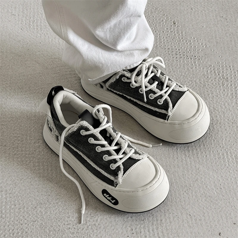 

Men's Canvas Soft-soled Low-top Round-toe Two-color Fashionable Lace-up Large-sized Seasonal Vulcanized Casual Walking Sneakers